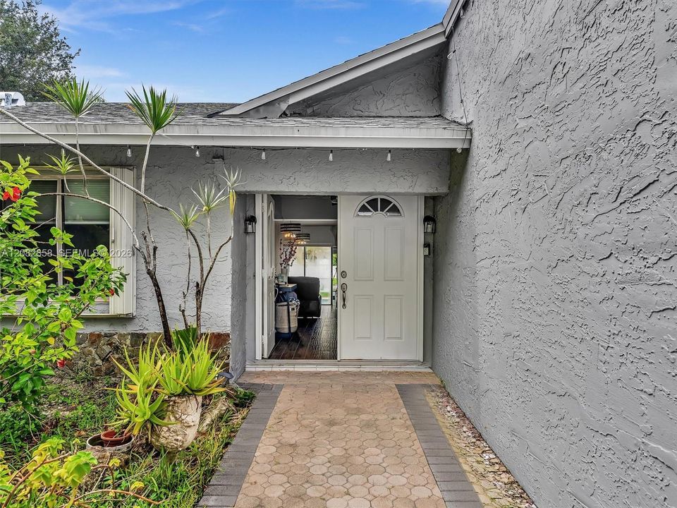 For Rent: $4,700 (3 beds, 2 baths, 1900 Square Feet)