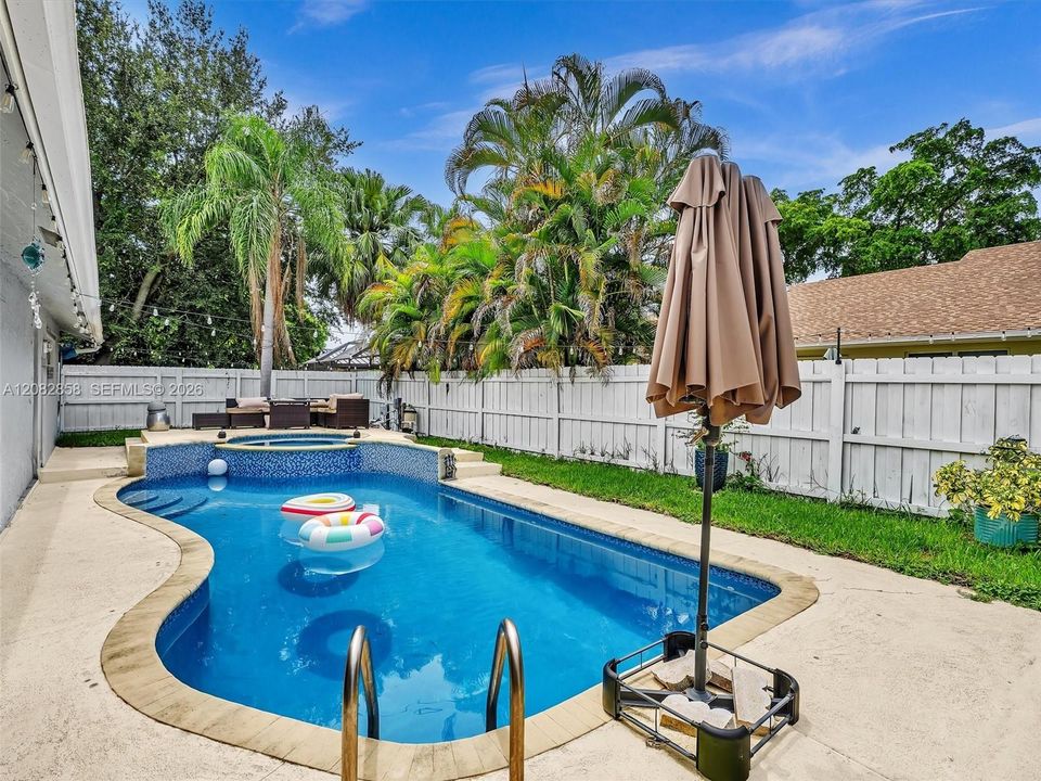 For Rent: $4,700 (3 beds, 2 baths, 1900 Square Feet)