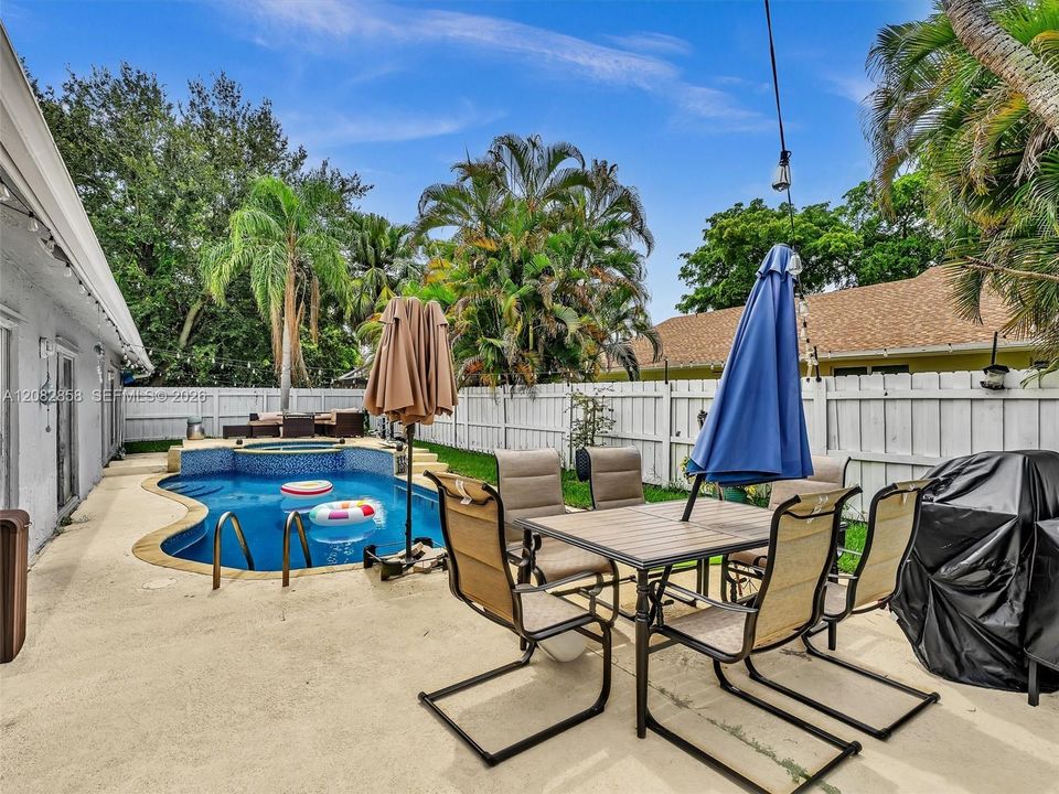 For Rent: $4,700 (3 beds, 2 baths, 1900 Square Feet)