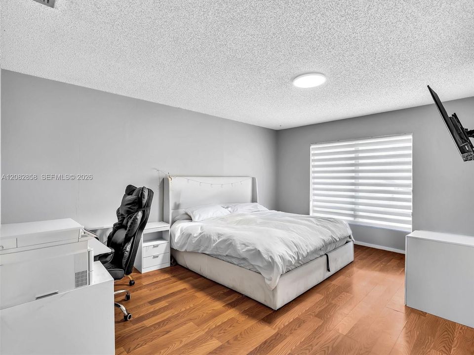 For Rent: $4,700 (3 beds, 2 baths, 1900 Square Feet)