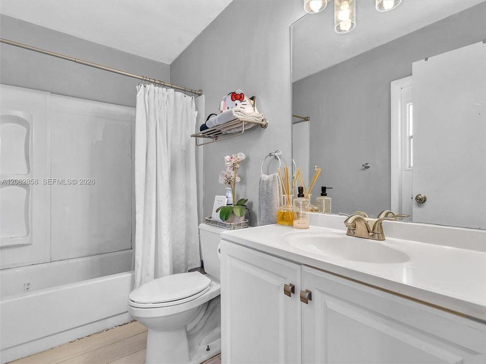For Rent: $4,700 (3 beds, 2 baths, 1900 Square Feet)