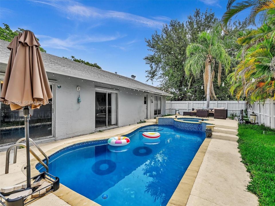 For Rent: $4,700 (3 beds, 2 baths, 1900 Square Feet)