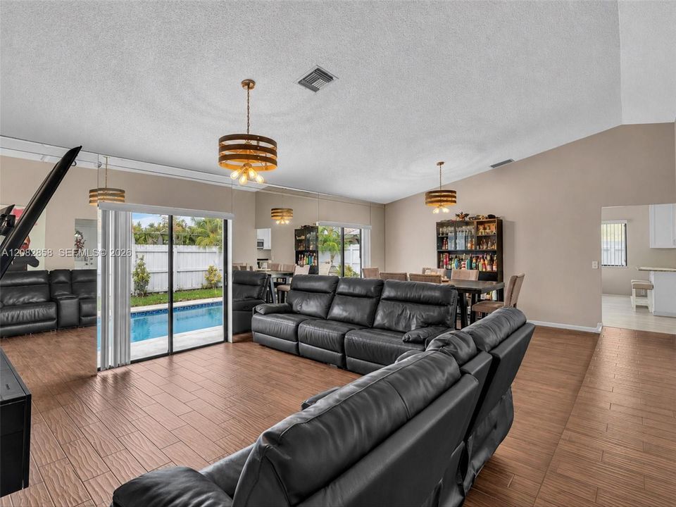 For Rent: $4,700 (3 beds, 2 baths, 1900 Square Feet)