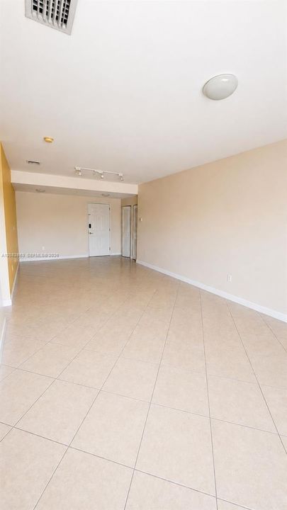 For Rent: $2,300 (1 beds, 1 baths, 763 Square Feet)