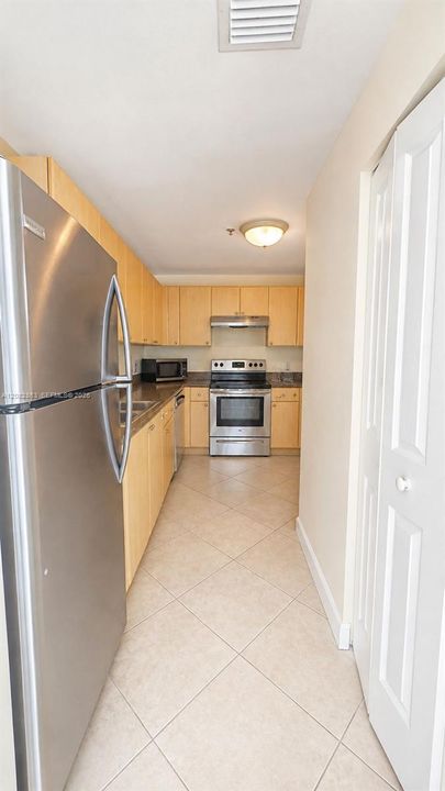 For Rent: $2,300 (1 beds, 1 baths, 763 Square Feet)