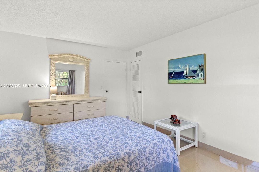 На продажу: $159,000 (2 спален, 2 ванн, 925 Квадратных фут)