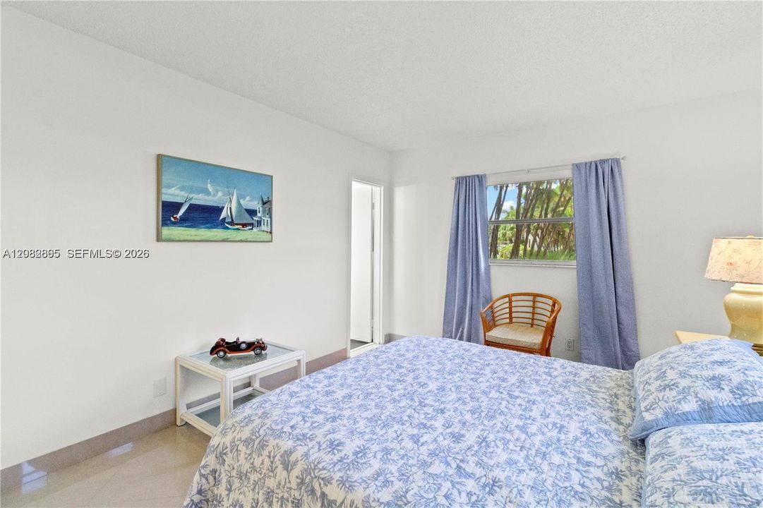 На продажу: $159,000 (2 спален, 2 ванн, 925 Квадратных фут)