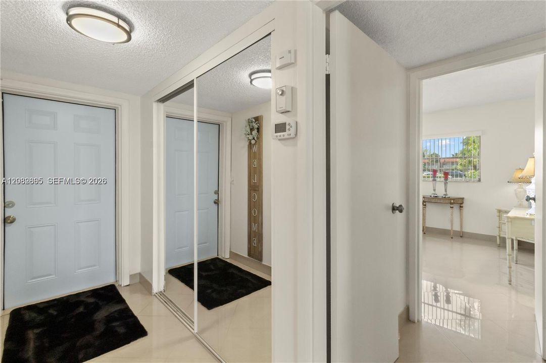 На продажу: $159,000 (2 спален, 2 ванн, 925 Квадратных фут)