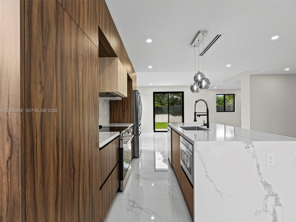 For Rent: $5,500 (3 beds, 3 baths, 2124 Square Feet)
