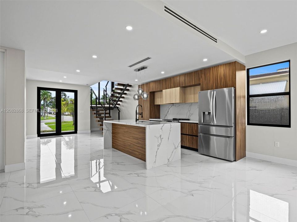 For Rent: $5,500 (3 beds, 3 baths, 2124 Square Feet)