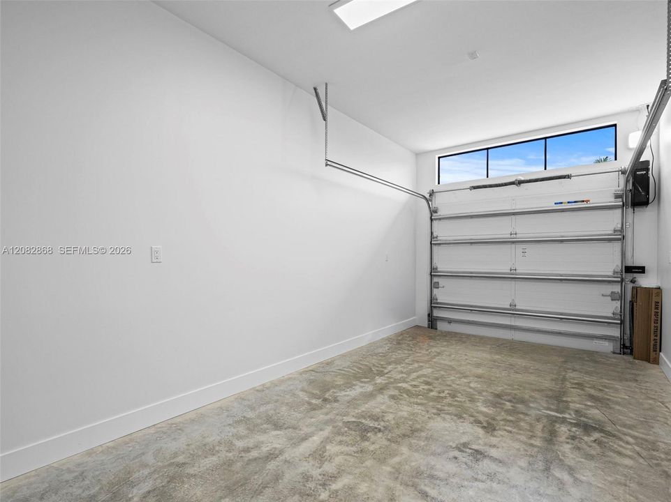 For Rent: $5,500 (3 beds, 3 baths, 2124 Square Feet)