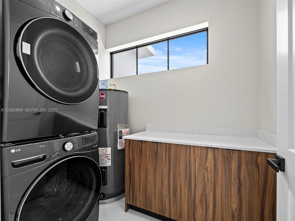For Rent: $5,500 (3 beds, 3 baths, 2124 Square Feet)