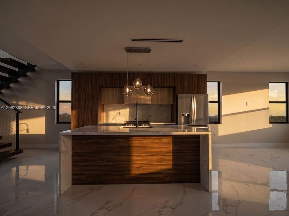 For Rent: $5,500 (3 beds, 3 baths, 2124 Square Feet)