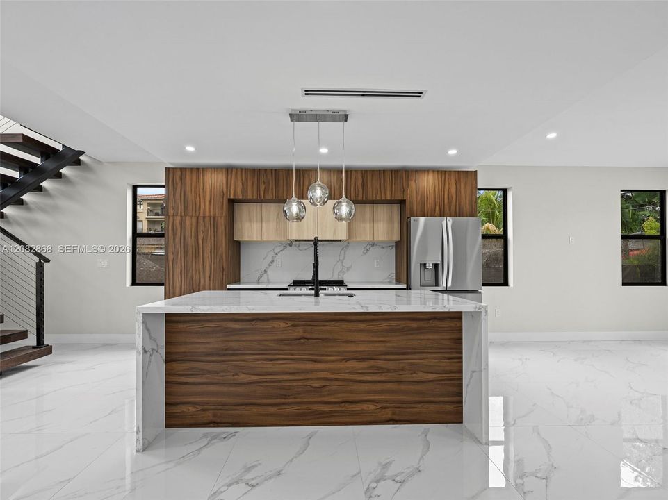For Rent: $5,500 (3 beds, 3 baths, 2124 Square Feet)