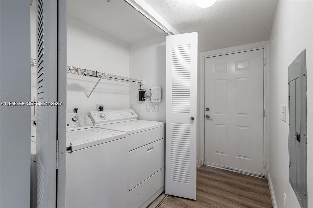 For Rent: $2,000 (2 beds, 2 baths, 1060 Square Feet)