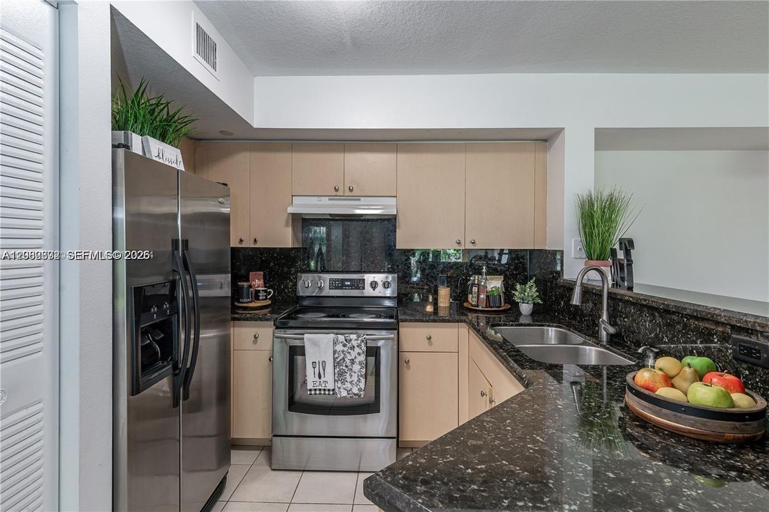 For Rent: $2,000 (2 beds, 2 baths, 1060 Square Feet)