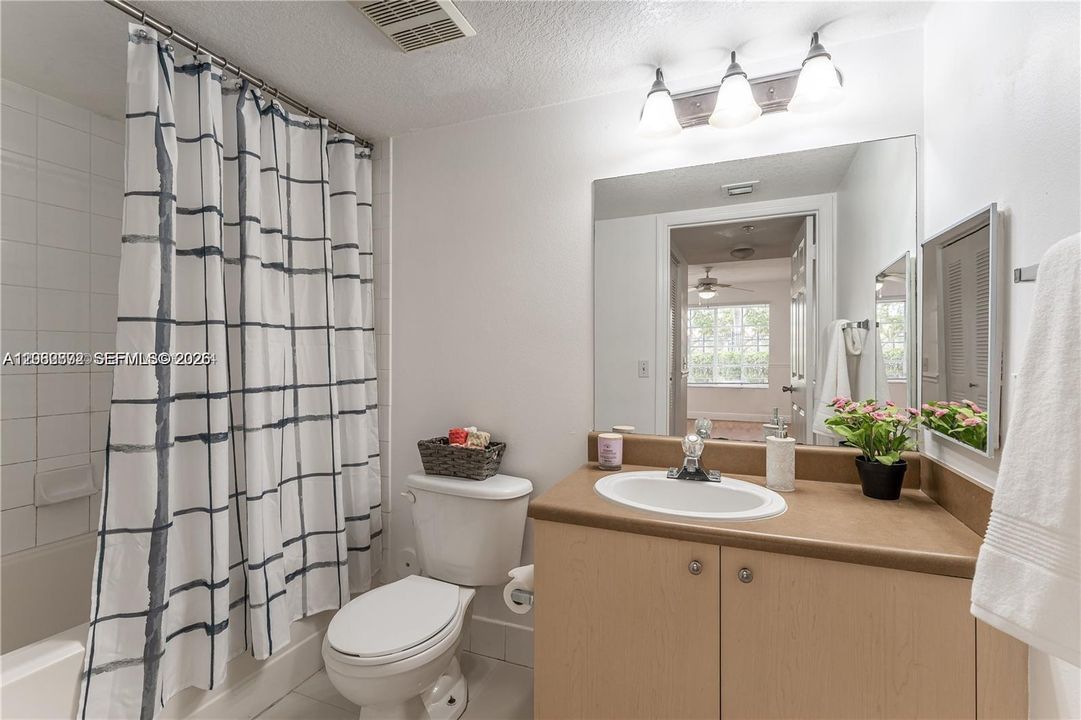 For Rent: $2,000 (2 beds, 2 baths, 1060 Square Feet)