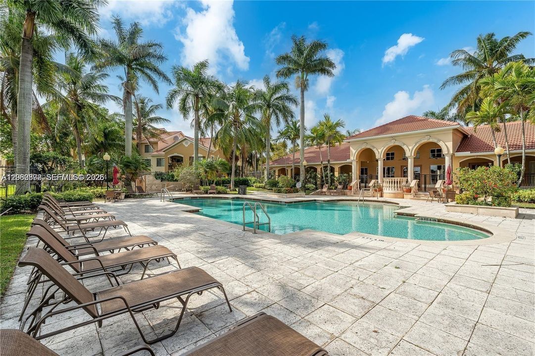 For Rent: $2,000 (2 beds, 2 baths, 1060 Square Feet)