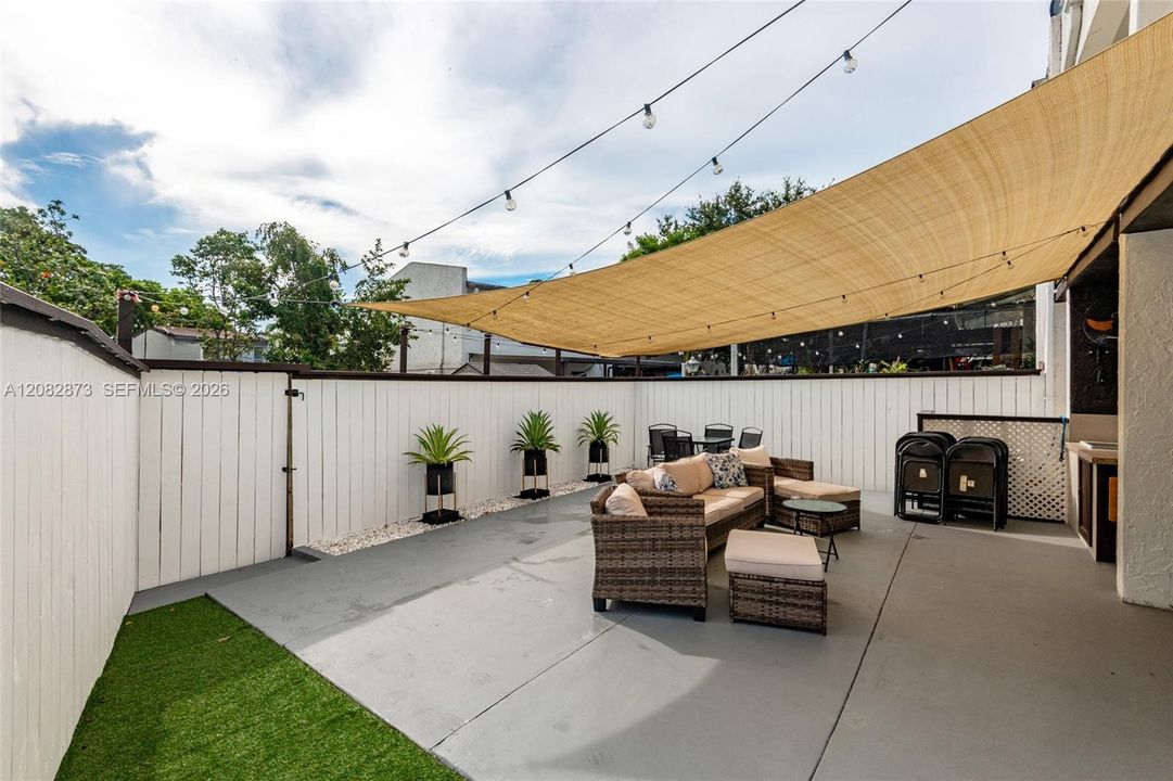 For Sale: $499,000 (2 beds, 2 baths, 1228 Square Feet)