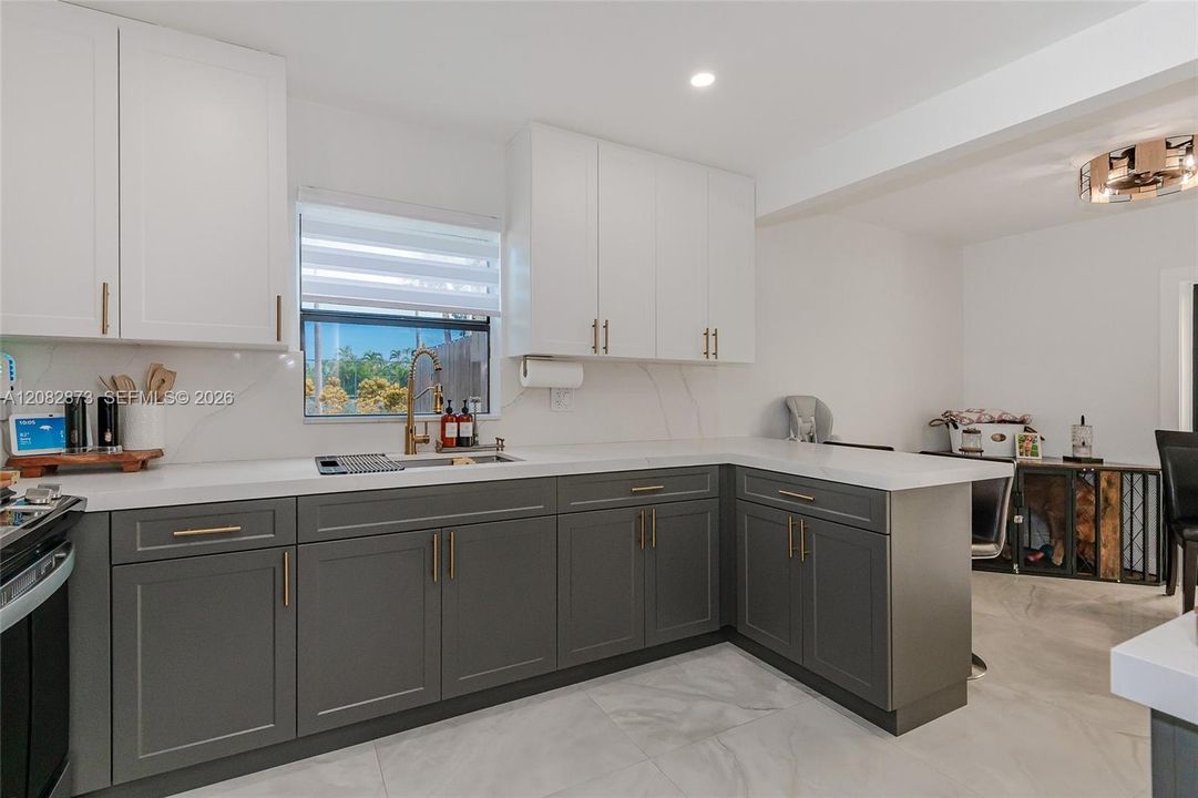 For Sale: $499,000 (2 beds, 2 baths, 1228 Square Feet)