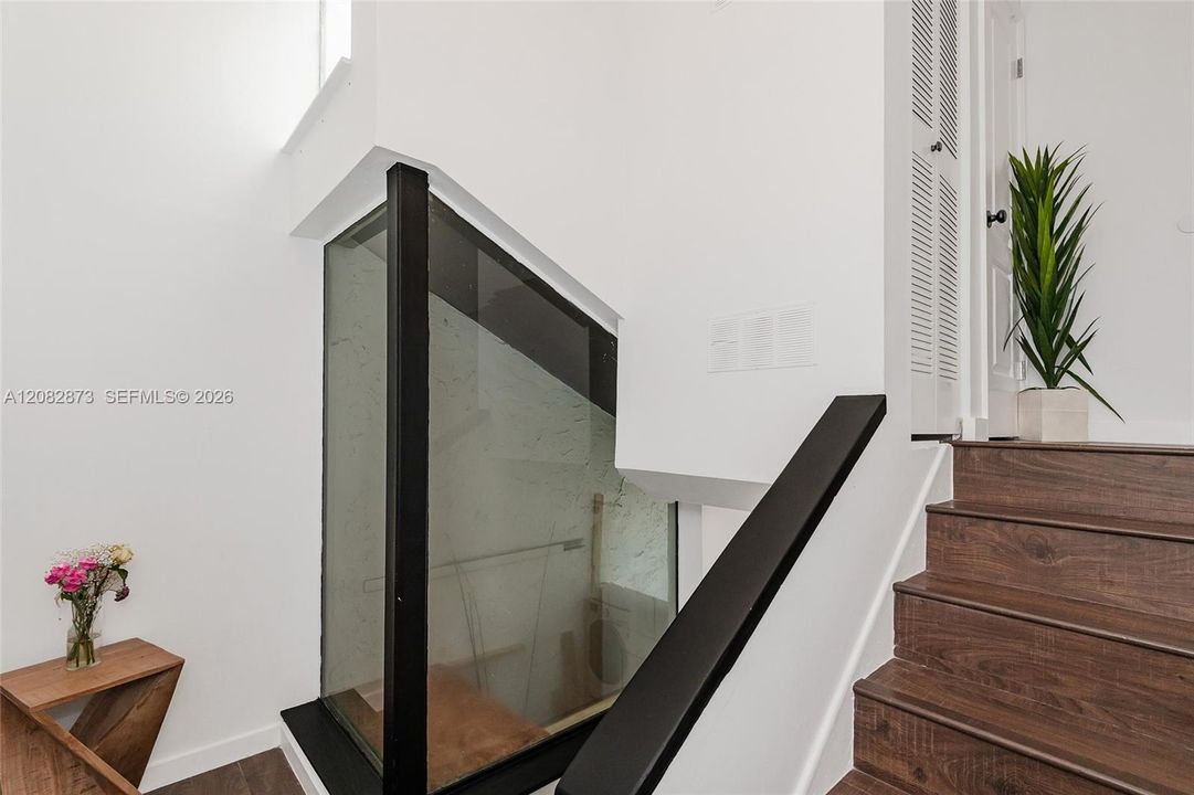 For Sale: $499,000 (2 beds, 2 baths, 1228 Square Feet)