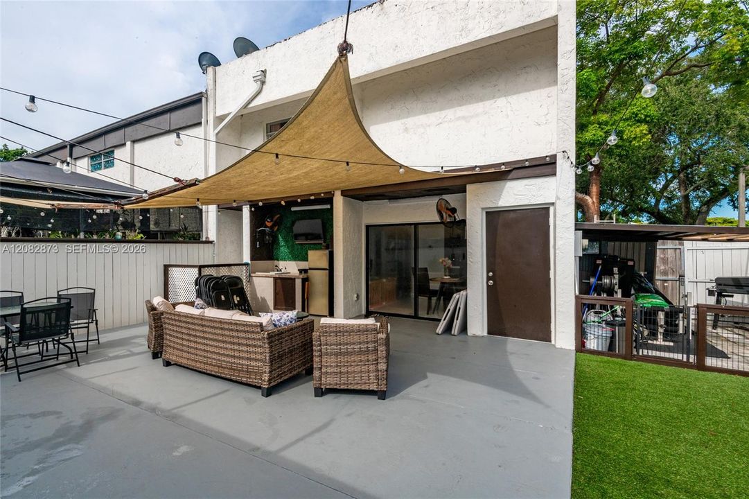 For Sale: $499,000 (2 beds, 2 baths, 1228 Square Feet)