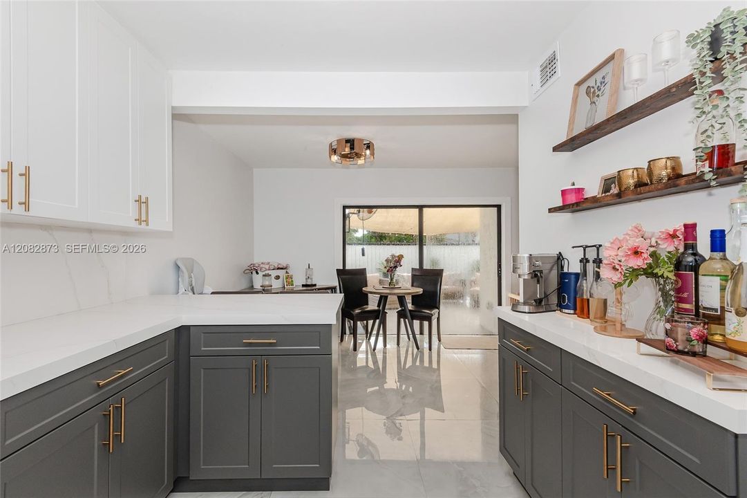 For Sale: $499,000 (2 beds, 2 baths, 1228 Square Feet)