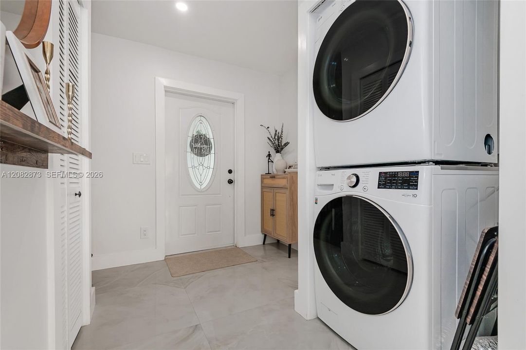 For Sale: $499,000 (2 beds, 2 baths, 1228 Square Feet)