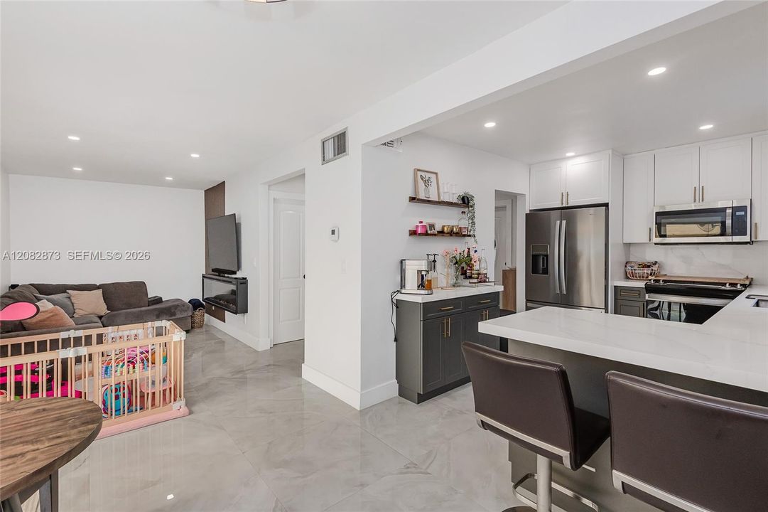 For Sale: $499,000 (2 beds, 2 baths, 1228 Square Feet)
