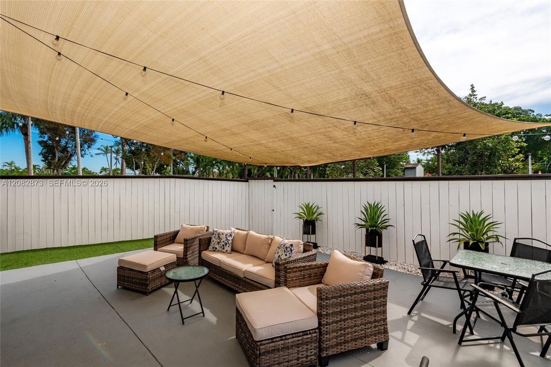 For Sale: $499,000 (2 beds, 2 baths, 1228 Square Feet)