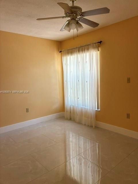 For Sale: $315,000 (2 beds, 2 baths, 910 Square Feet)