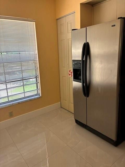 For Sale: $315,000 (2 beds, 2 baths, 910 Square Feet)