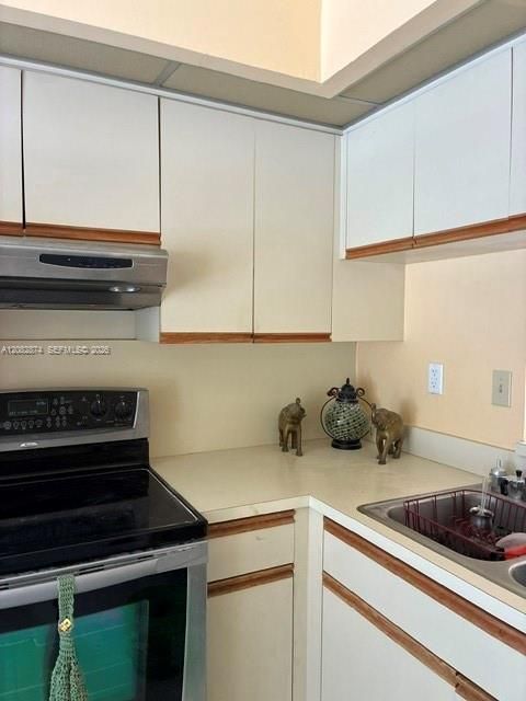 For Sale: $315,000 (2 beds, 2 baths, 910 Square Feet)