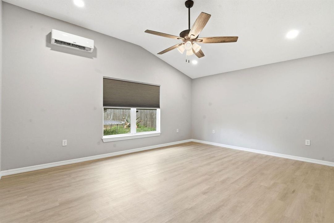 23-web-or-mls-3088-wainwright-st