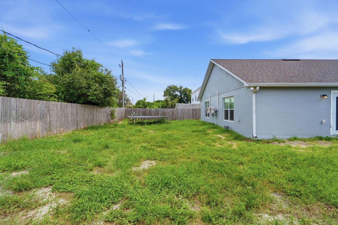 6-web-or-mls-3088-wainwright-st