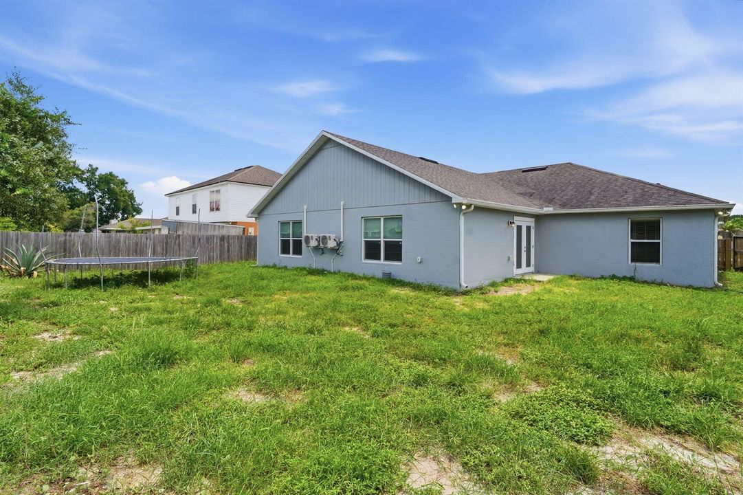 7-web-or-mls-3088-wainwright-st