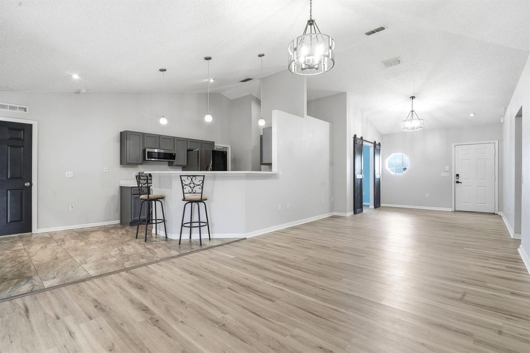 28-web-or-mls-3088-wainwright-st