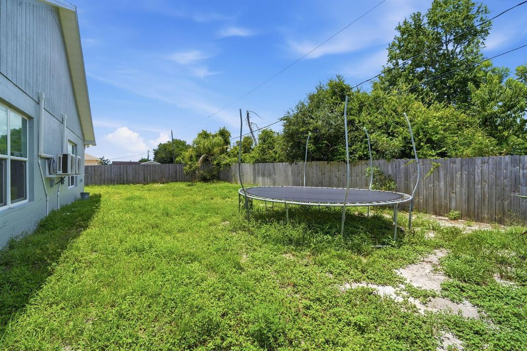 5-web-or-mls-3088-wainwright-st