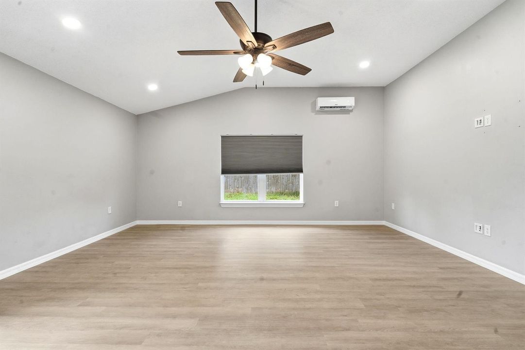 20-web-or-mls-3088-wainwright-st