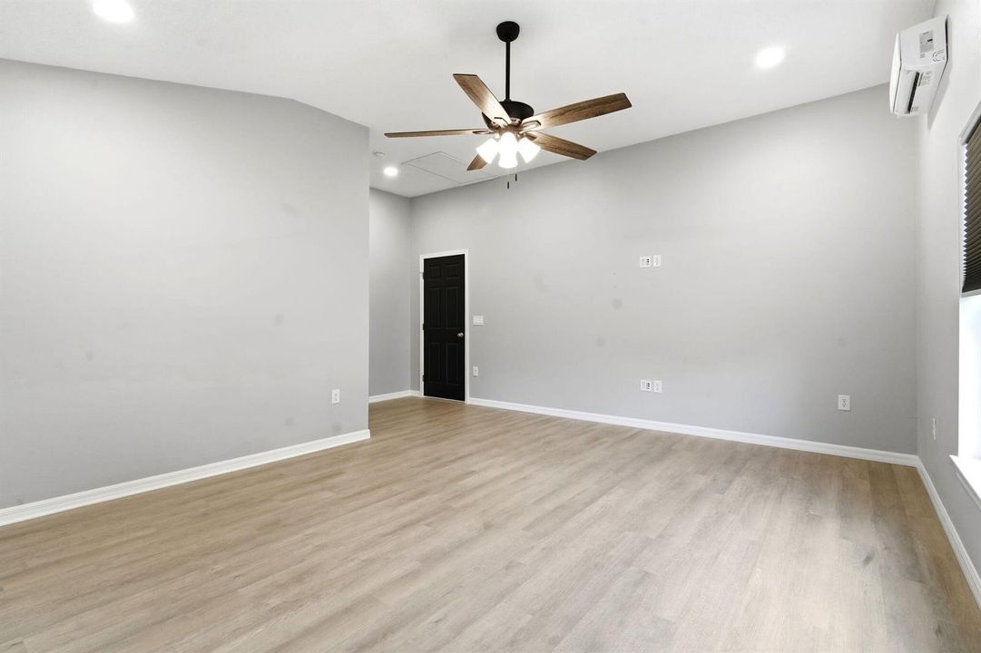 24-web-or-mls-3088-wainwright-st