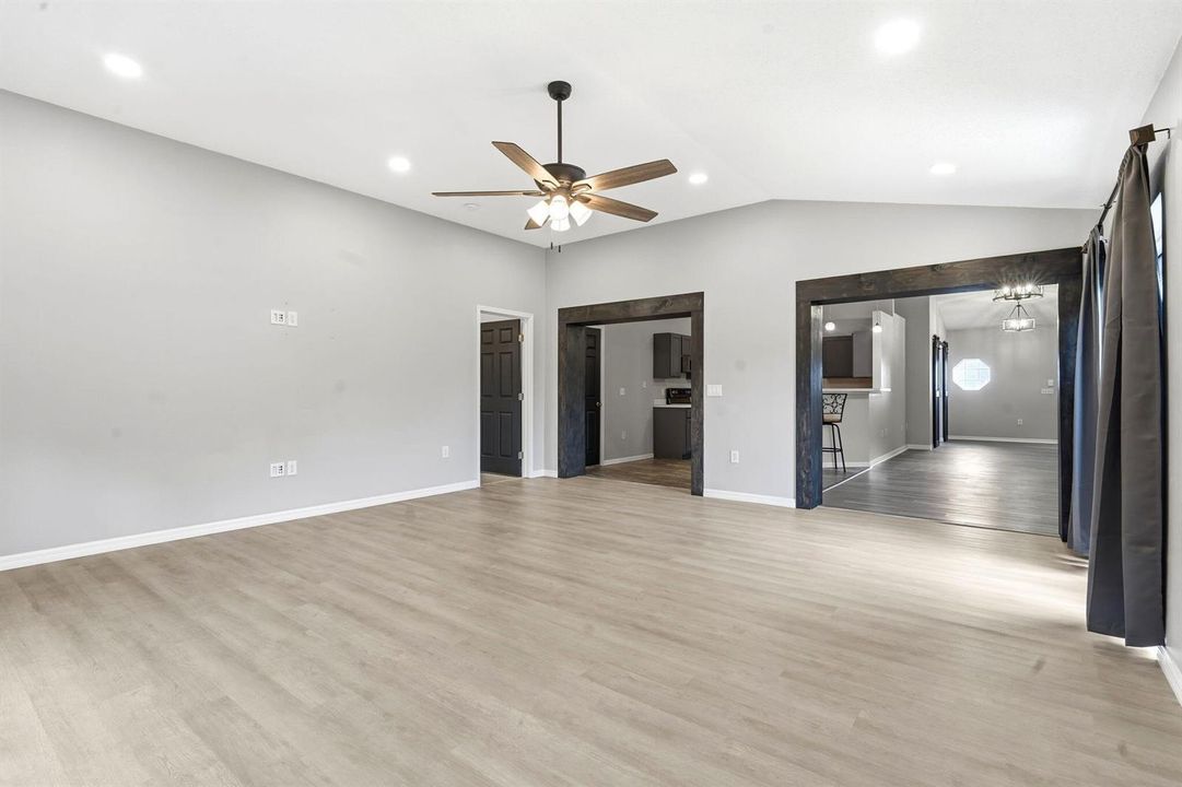 18-web-or-mls-3088-wainwright-st