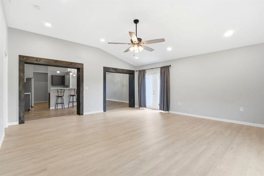 19-web-or-mls-3088-wainwright-st