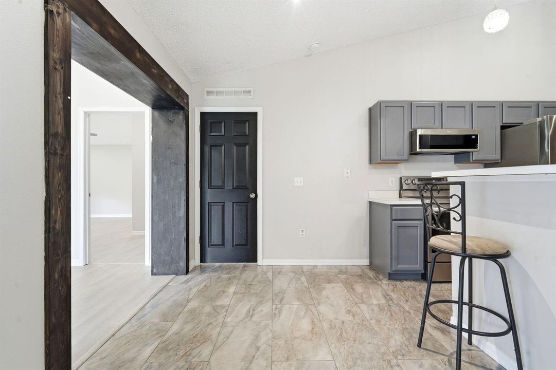 29-web-or-mls-3088-wainwright-st