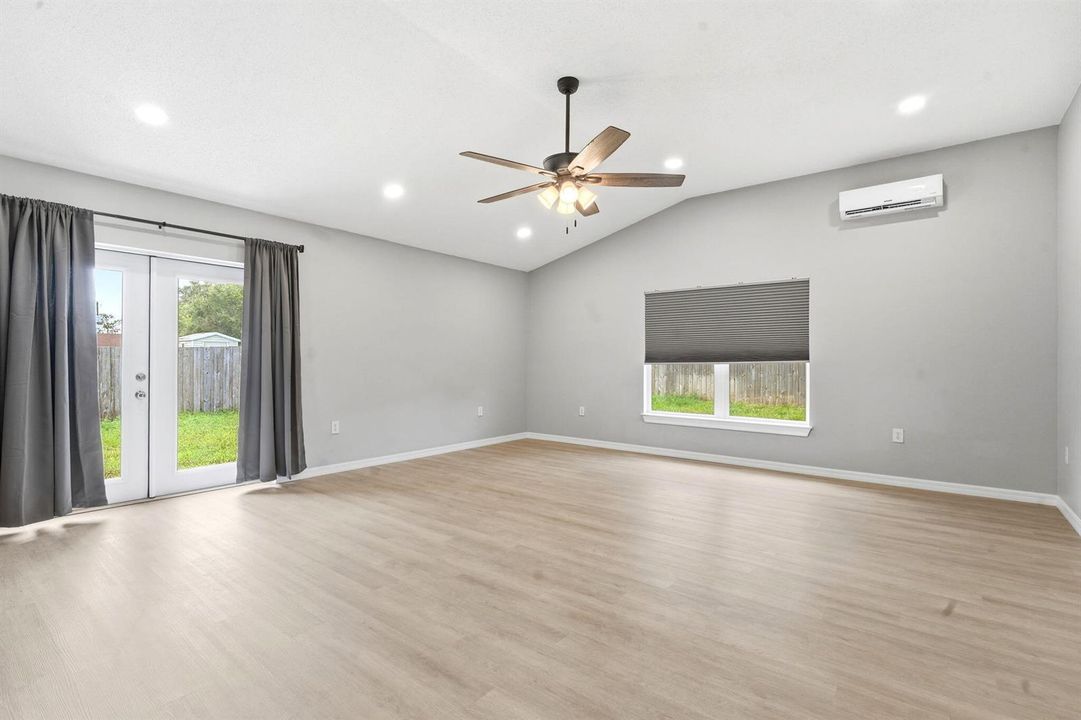 21-web-or-mls-3088-wainwright-st