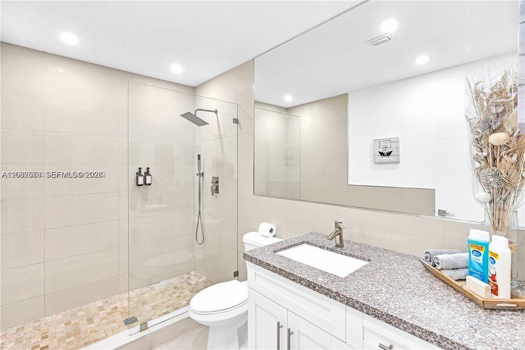 En Renta: $8,250 (6 camas, 3 baños, 2766 Pies cuadrados)