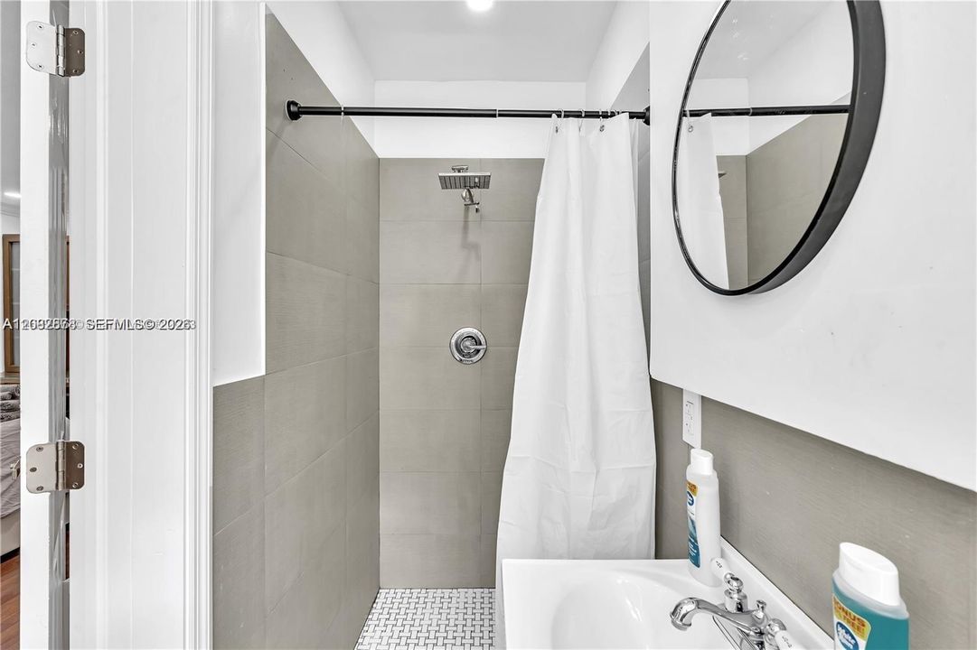 En Renta: $8,250 (6 camas, 3 baños, 2766 Pies cuadrados)