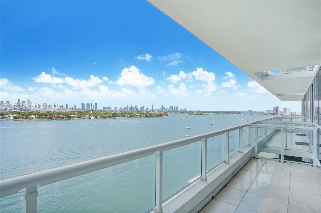 For Rent: $4,550 (1 beds, 1 baths, 779 Square Feet)
