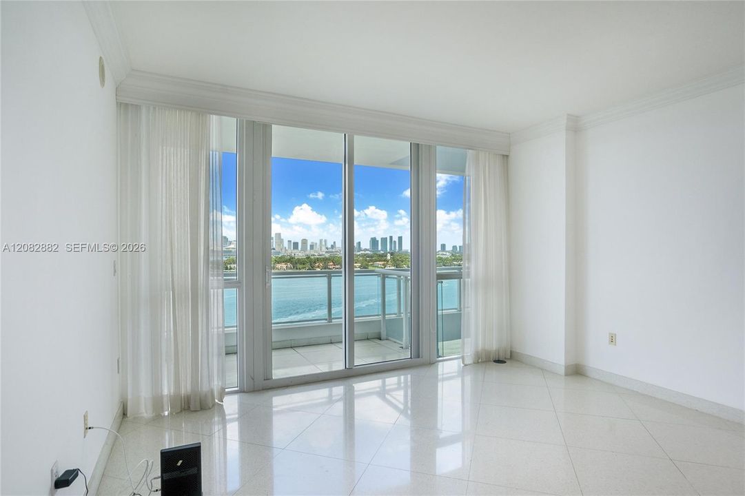 For Rent: $4,550 (1 beds, 1 baths, 779 Square Feet)