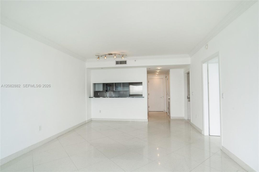 For Rent: $4,550 (1 beds, 1 baths, 779 Square Feet)