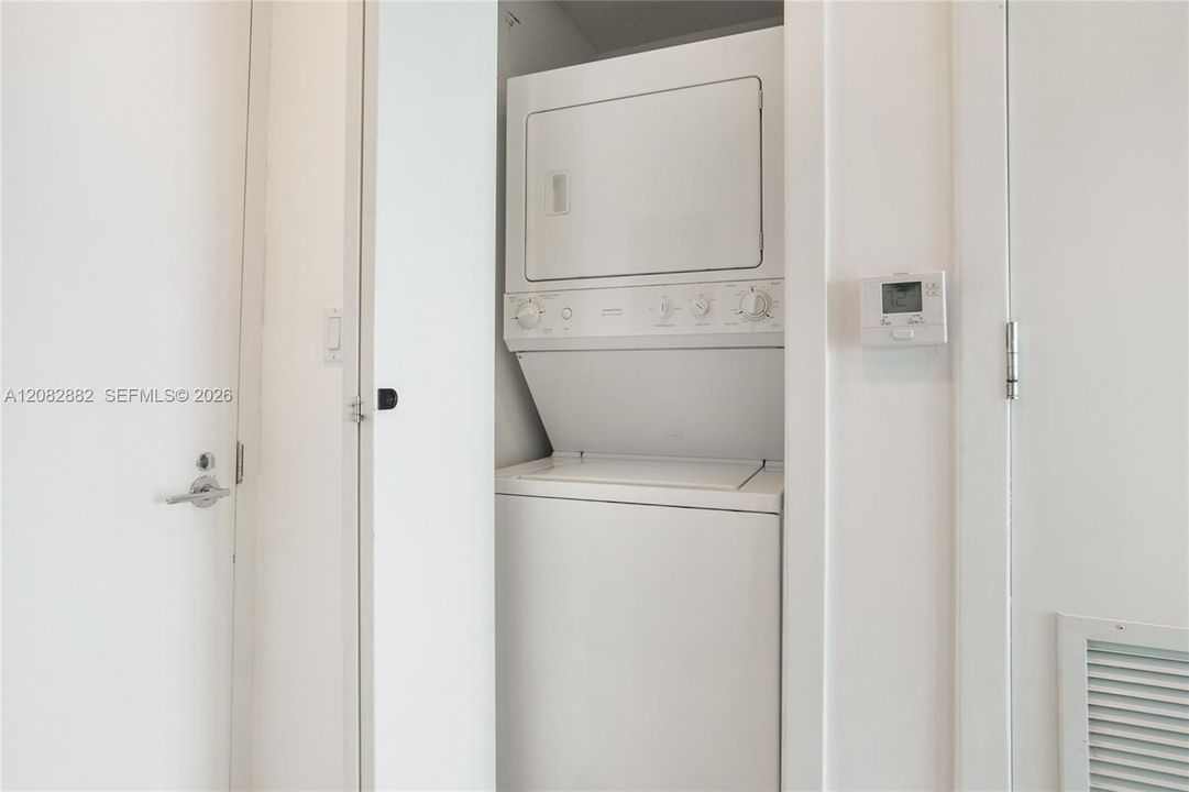 For Rent: $4,550 (1 beds, 1 baths, 779 Square Feet)